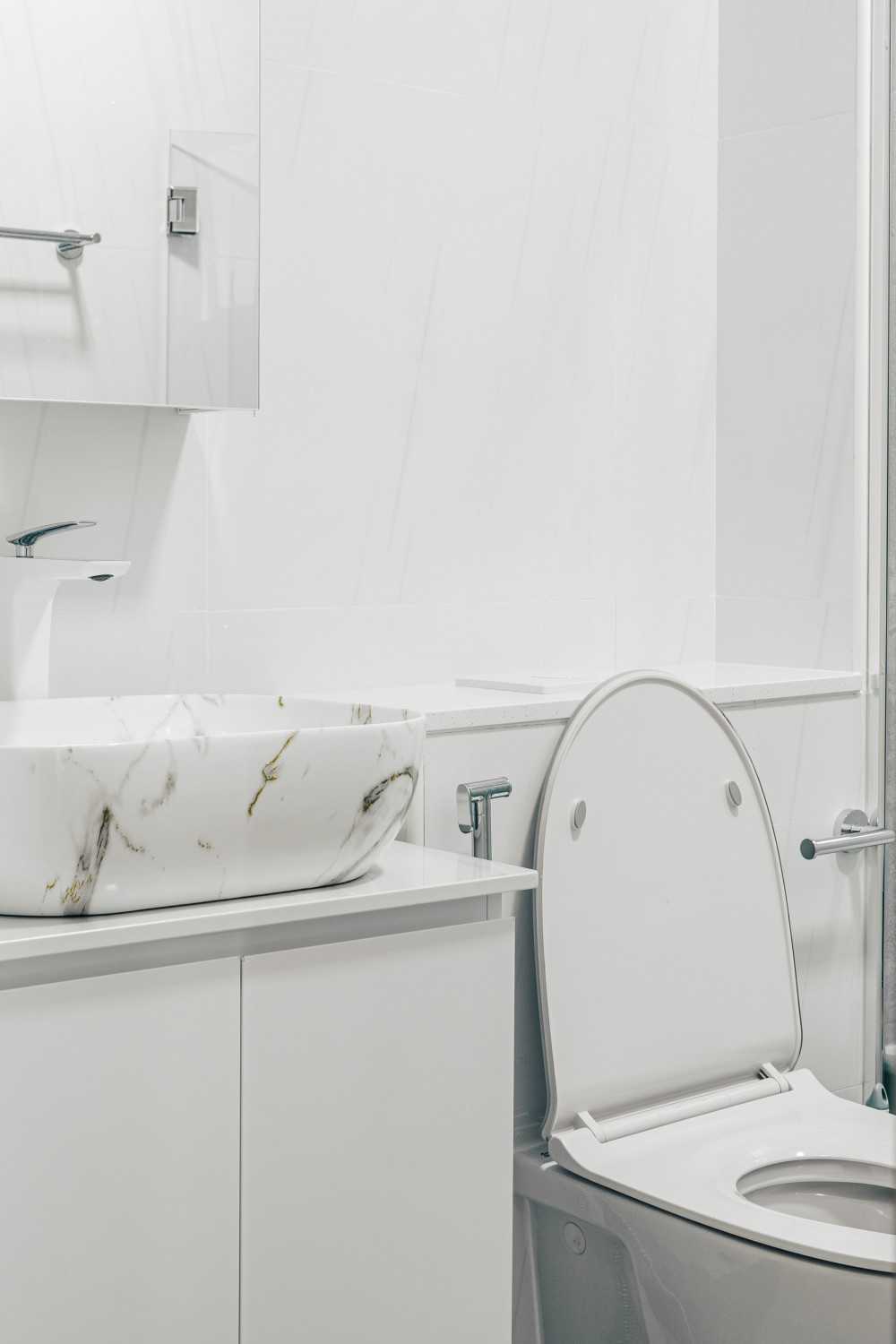 Scandinavian Bathroom with Mirror and Bathroom Storage