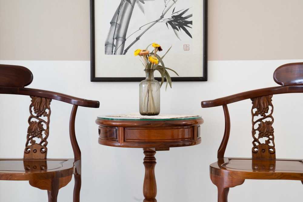 Scandinavian Living Room with Paintings and Armchairs