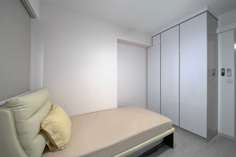 Modern Bedroom with Vinyl Flooring and Wardrobe