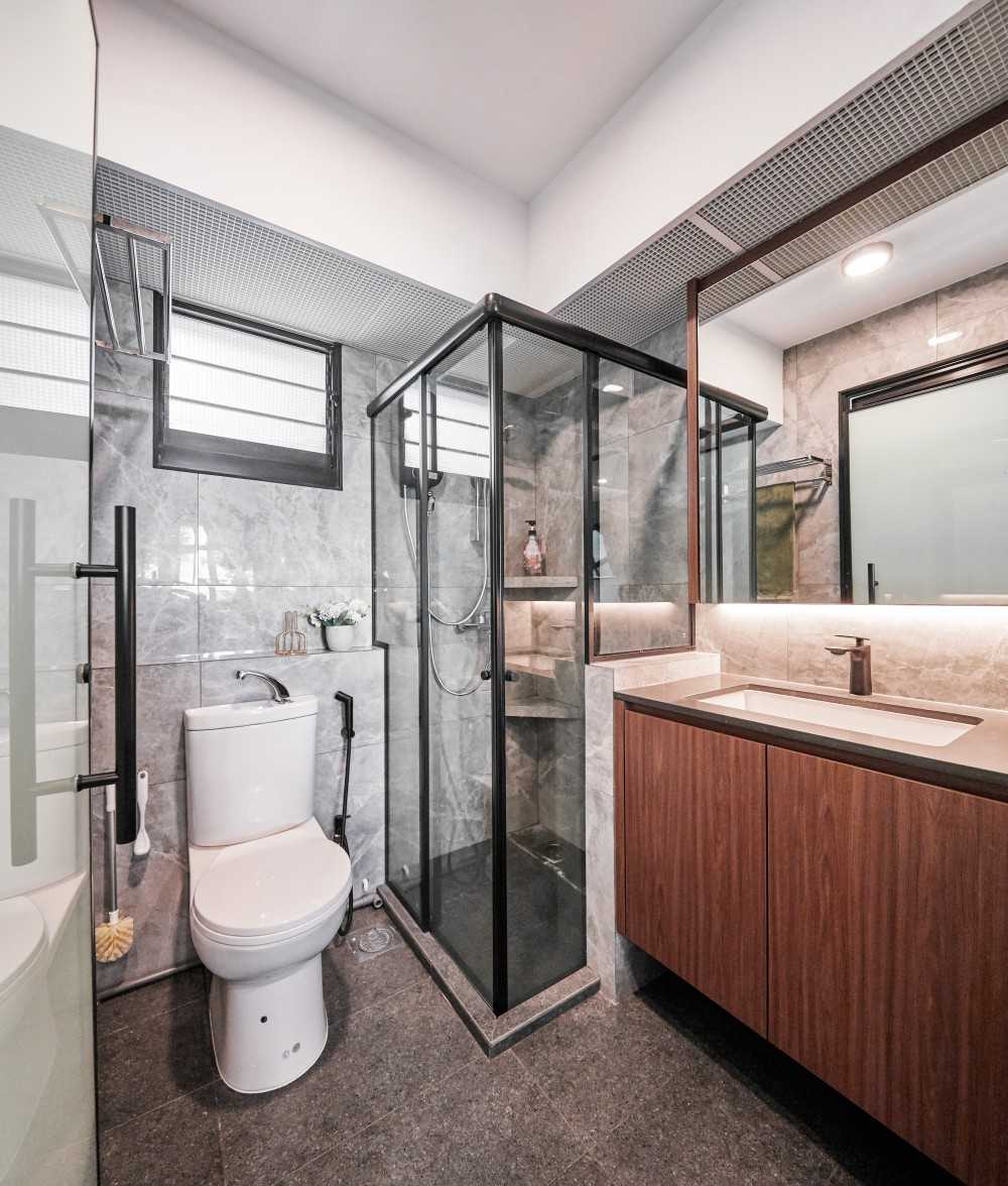 Contemporary Bathroom with Mirror and Shower Screen