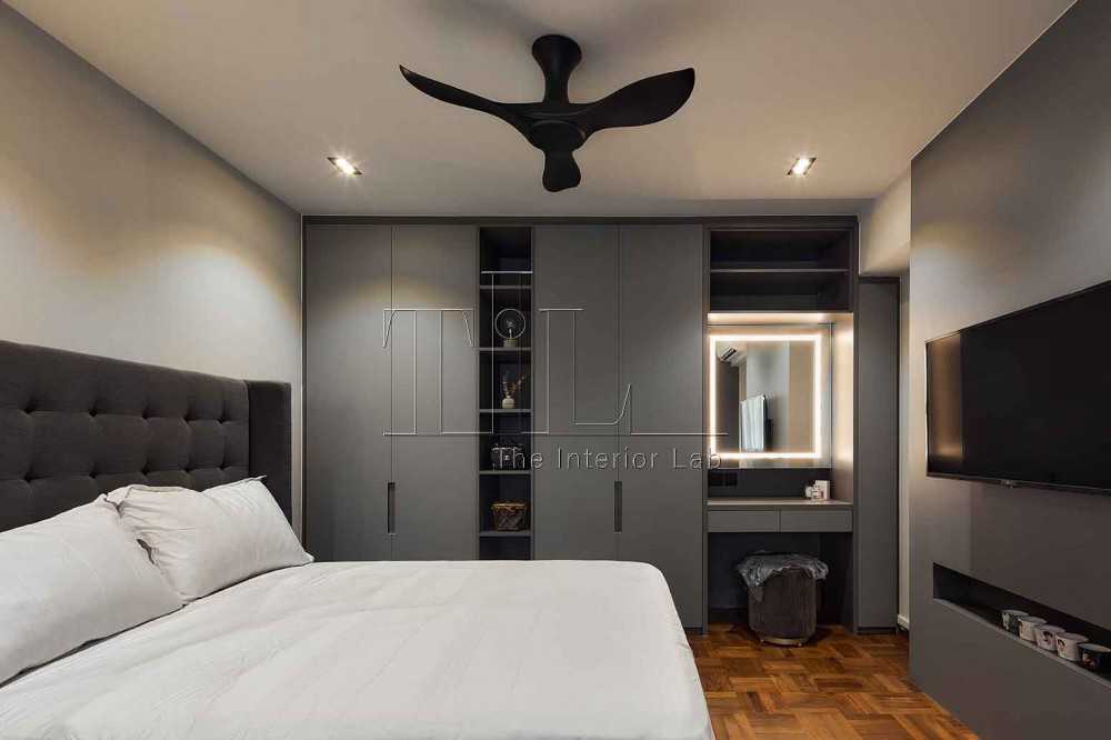 Modern Bedroom with Ceiling Fan and Queen Bed