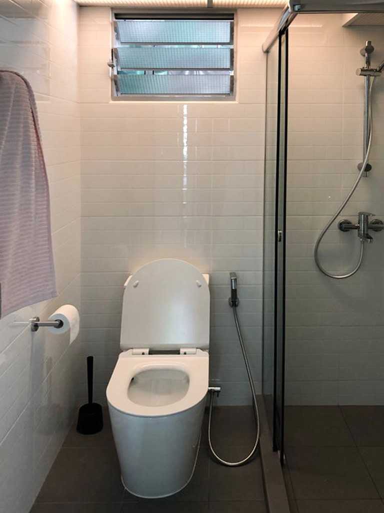 Scandinavian Bathroom with Mirror and Bathroom Storage