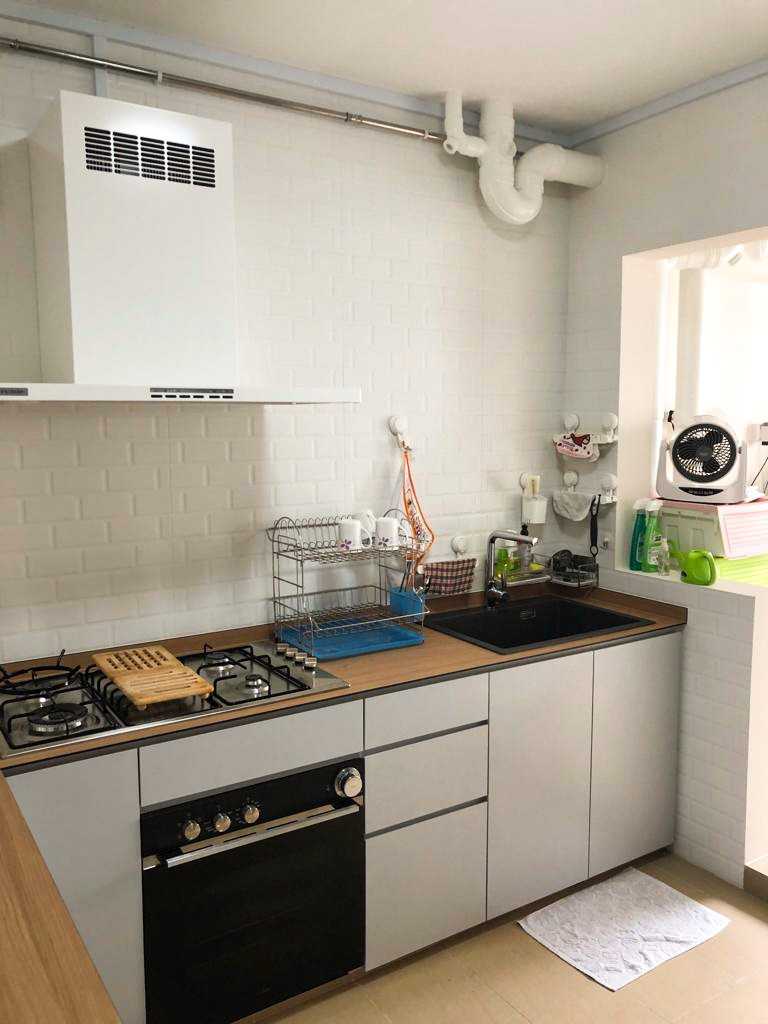 Modern Kitchen with Feature Wall and Kitchen Accessories