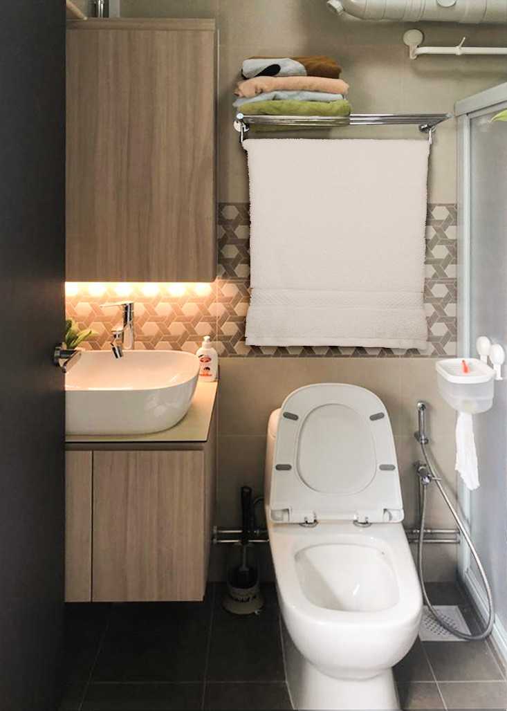 Modern Bathroom with Mirror and Bathroom Storage