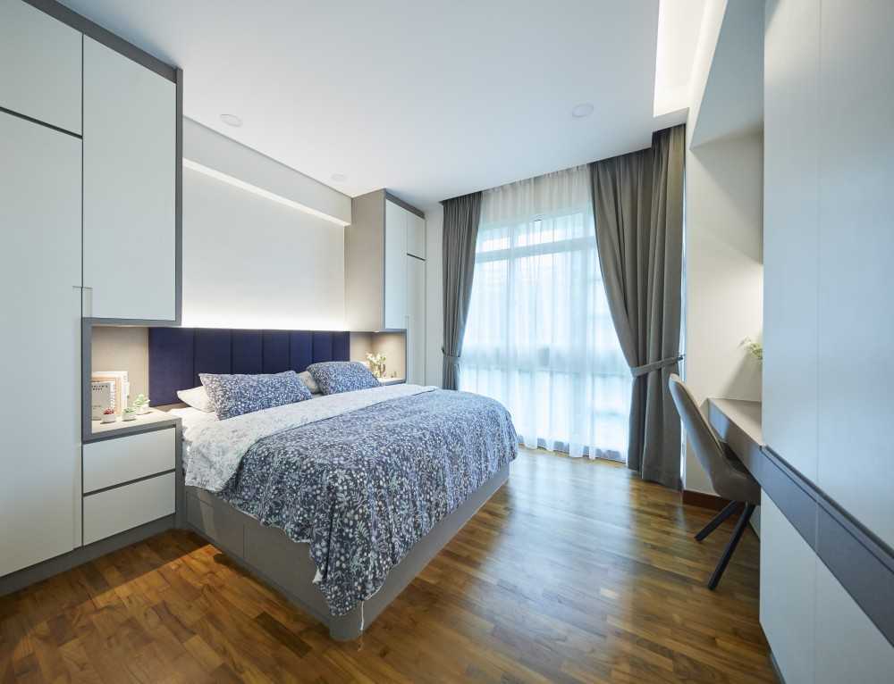 Scandinavian Bedroom with Wood Flooring and Bay Window