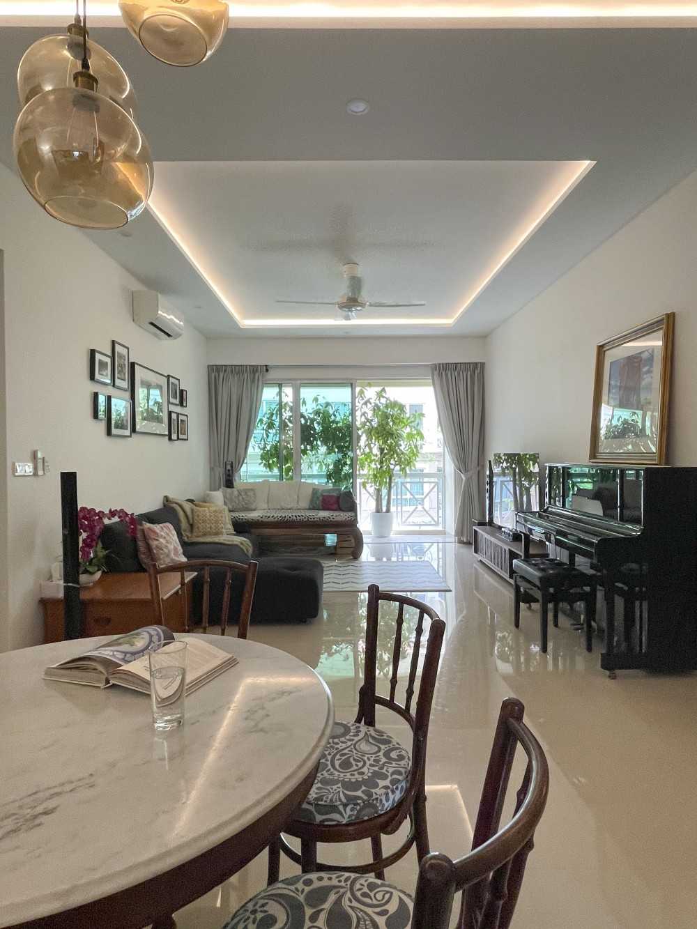 Scandinavian Living Room with Bay Window and Dining Table