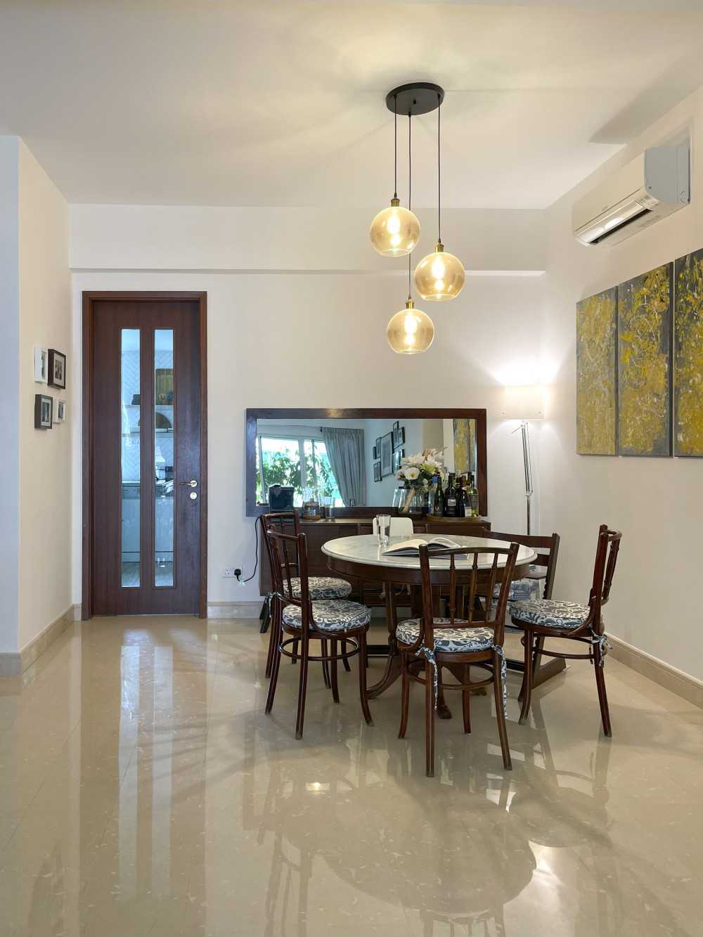 Scandinavian Dining Room with Dining Table and Dining Chairs