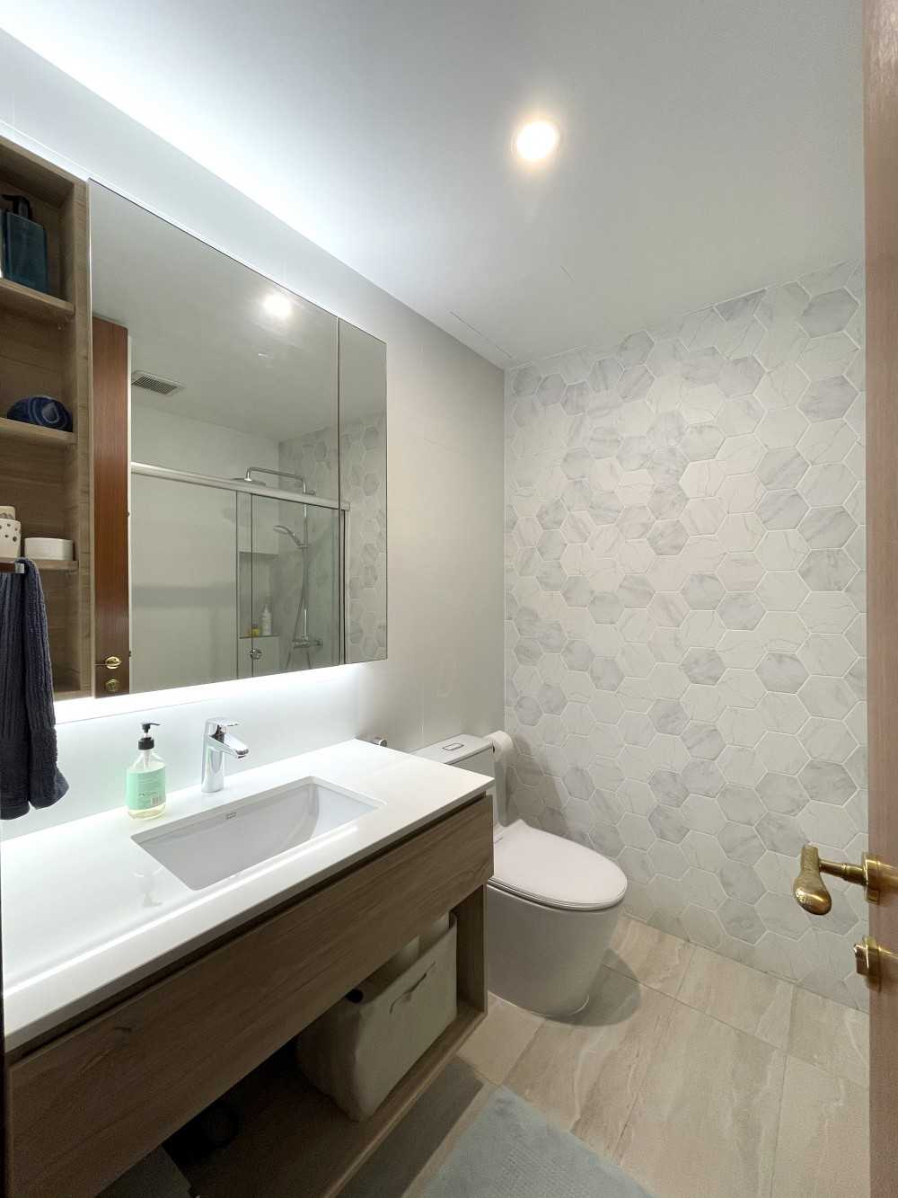Scandinavian Bathroom with Feature Wall and Mirror