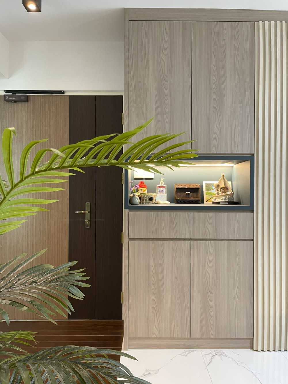 Scandinavian Foyer with Wardrobe and Storage Cabinets