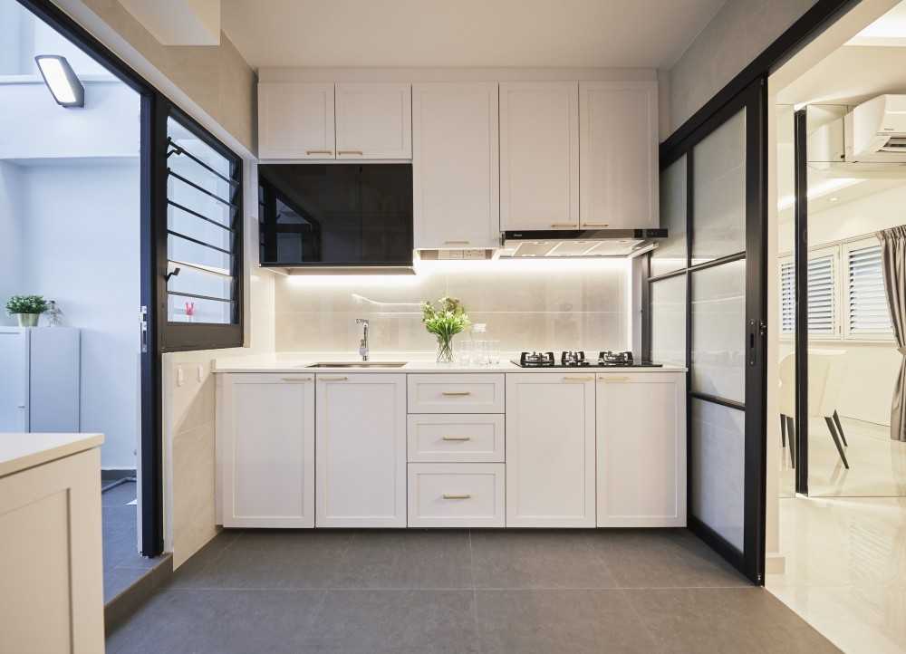 Modern Kitchen with Kitchen Window and Kitchen Accessories