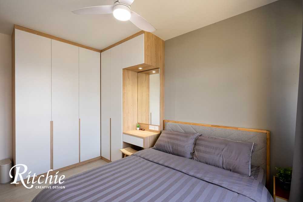 Minimalist Bedroom with Wardrobe and Ceiling Fan