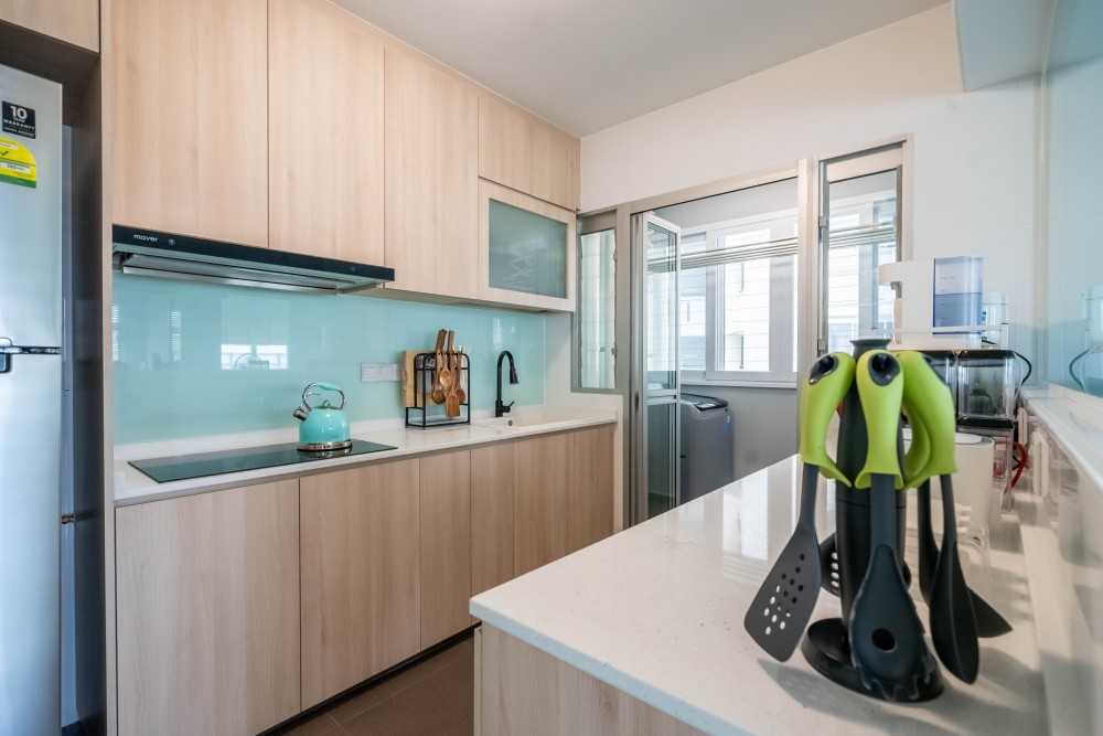 Modern Kitchen with Homogeneous Tiles and Wood Flooring