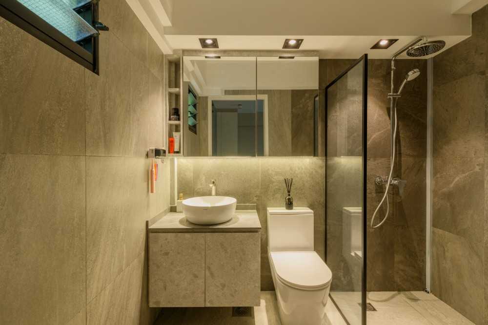 Scandinavian Bathroom with Countertop and Homogeneous Tiles