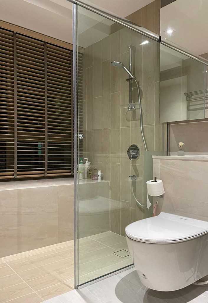 Scandinavian Bathroom with Mirror and Bathroom Storage