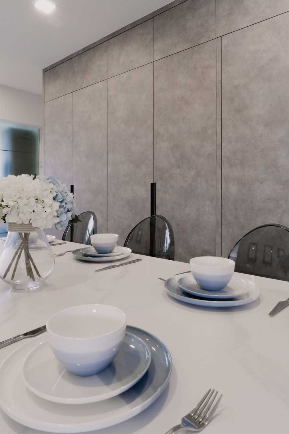 Modern Dining Room with Drop Ceiling and Downlights