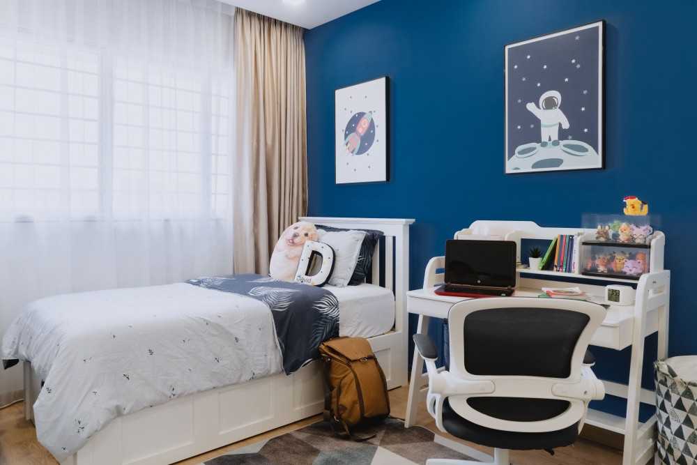 Modern Bedroom with Carpet and Curtain