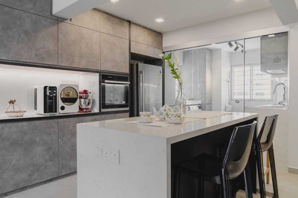 Modern Kitchen with Countertop and Kitchen Island