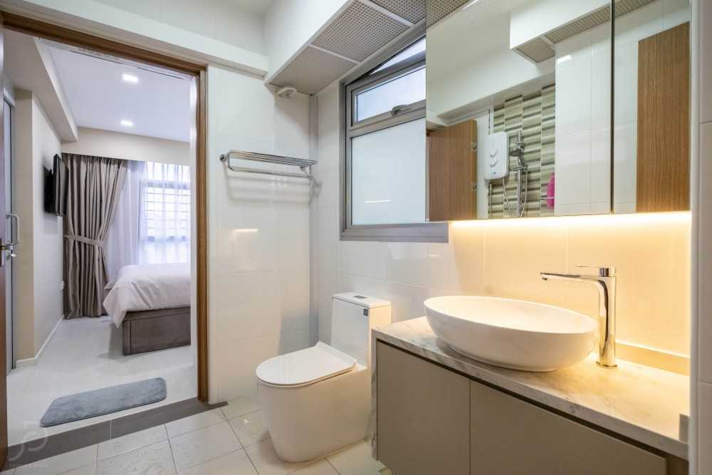 Minimalist Bathroom with Herringbone Tiling and Parquet Floor