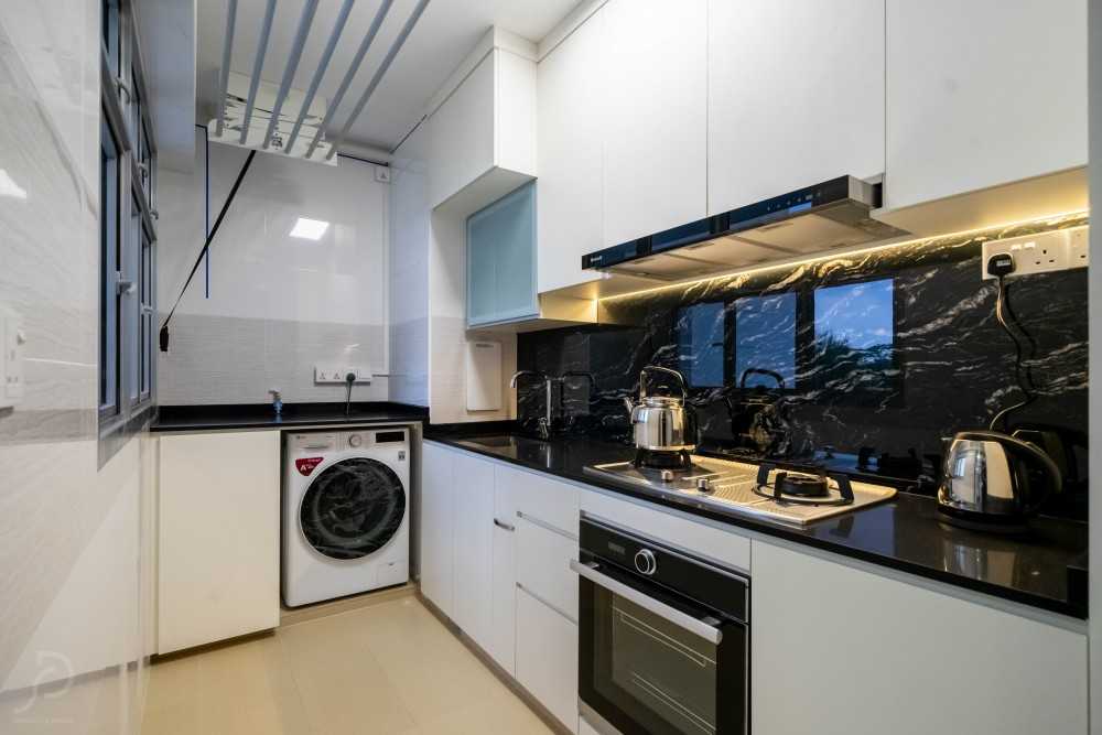 Minimalist Kitchen with Wood Flooring and Kitchen Island