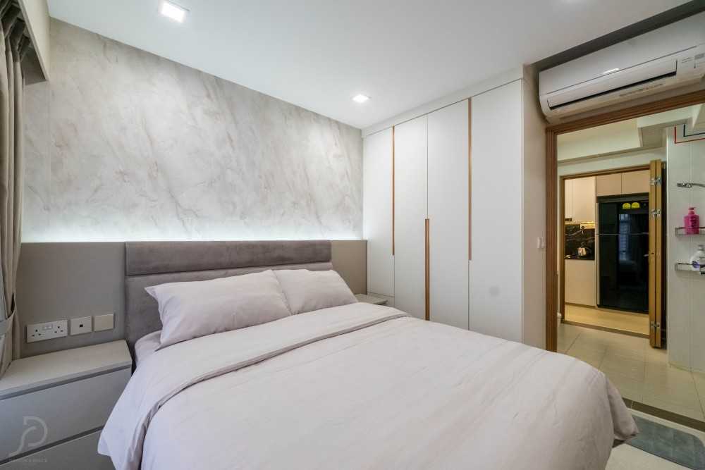 Minimalist Bedroom with Homogeneous Tiles and Herringbone Tiling