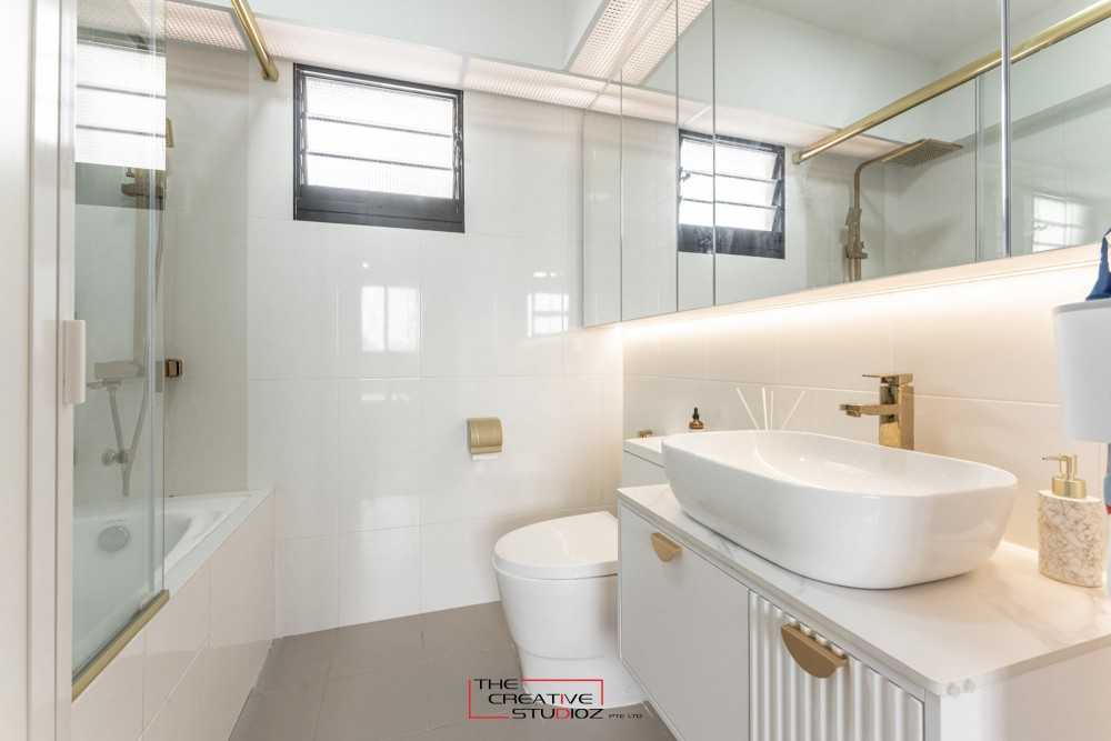 Minimalist Bathroom with Mirror and Bathtub
