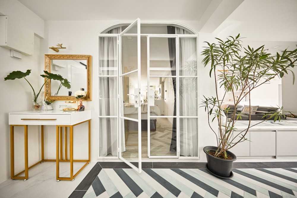 Modern Entryway with Mirror and Seating Bench