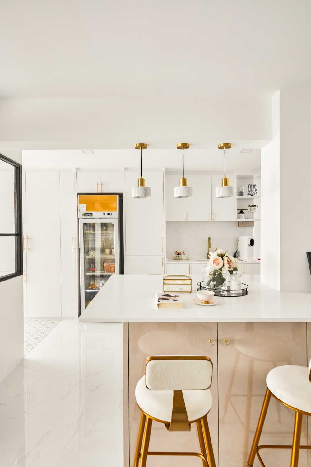 Modern Kitchen with Countertop and Marble Floor