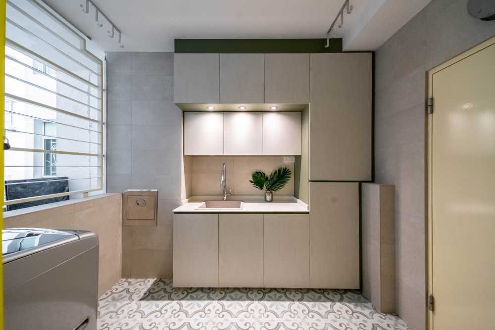 Contemporary Service Yard with Washing Machine and Laundry Area