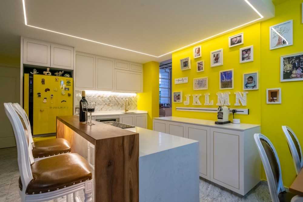 Contemporary Kitchen with Homogeneous Tiles and Wood Flooring