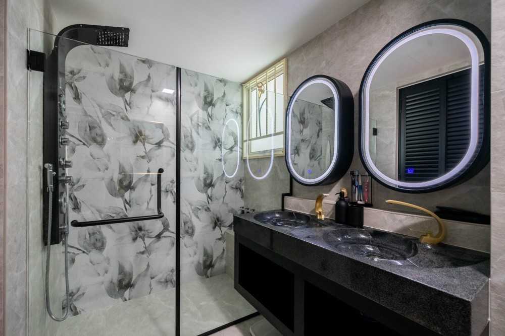 Contemporary Bathroom with Mirror and Bathroom Storage