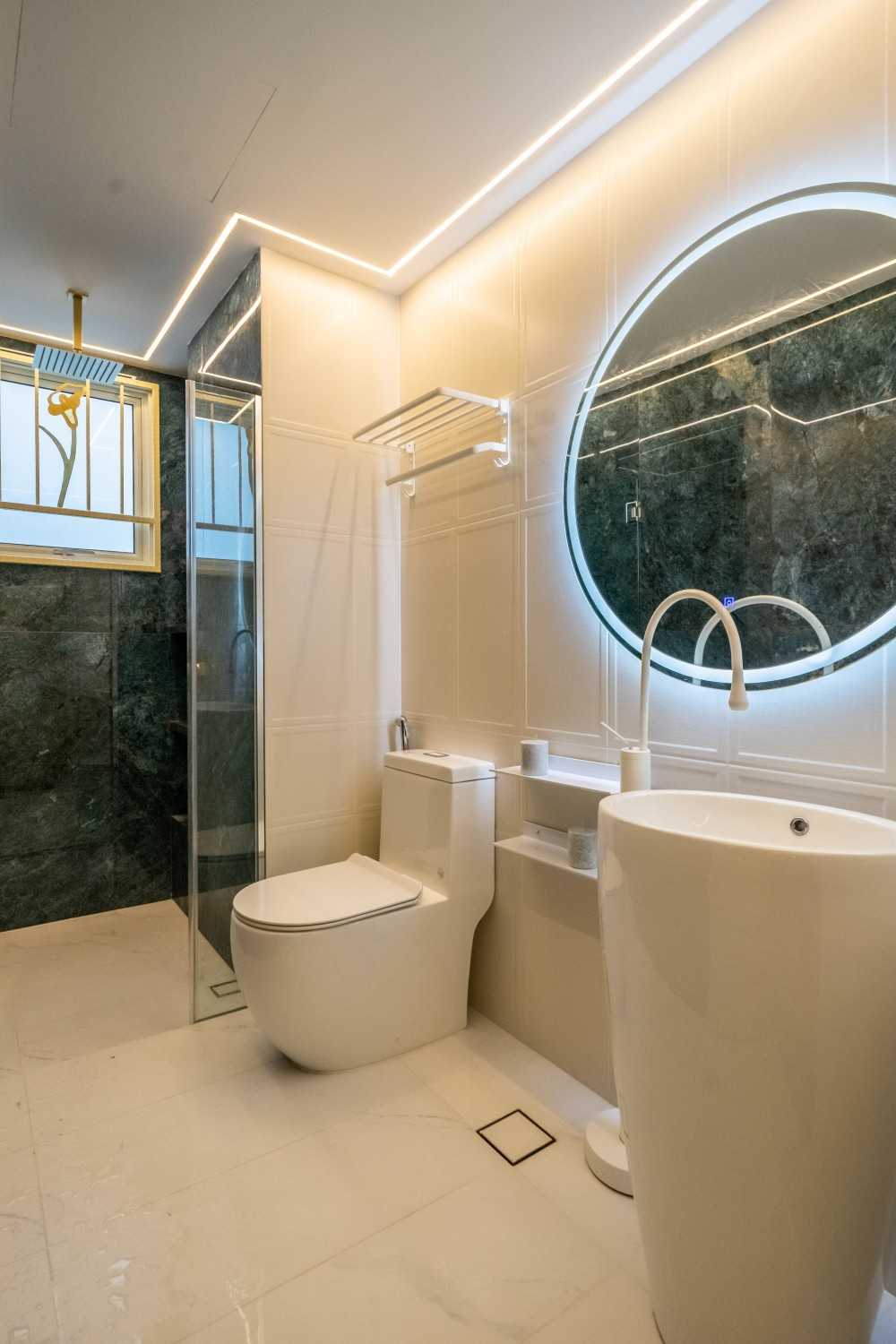 Contemporary Bathroom with Wood Flooring and Bathtub