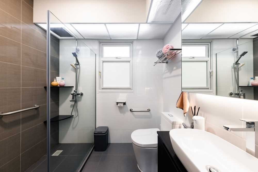 Industrial Bathroom with Countertop and Homogeneous Tiles