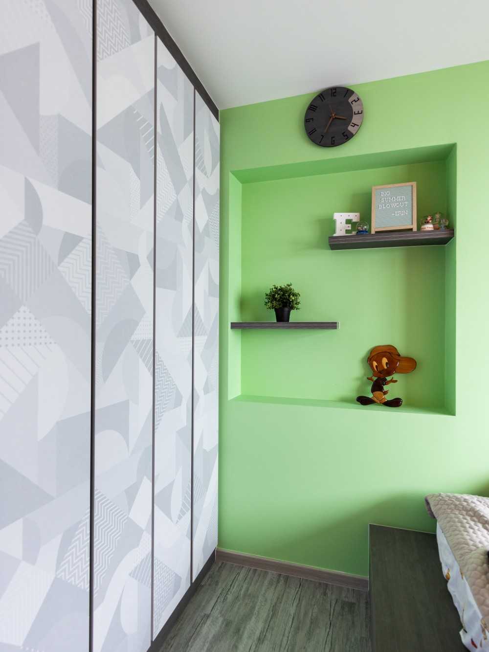 Modern Bedroom with Vinyl Flooring and Wardrobe