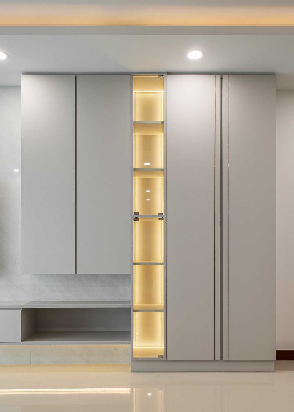 Contemporary Living Room with Bookshelf and Homogeneous Tiles