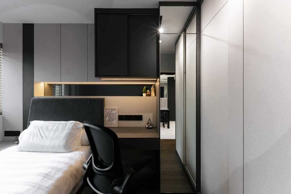 Contemporary Bedroom with Mirror and Wardrobe