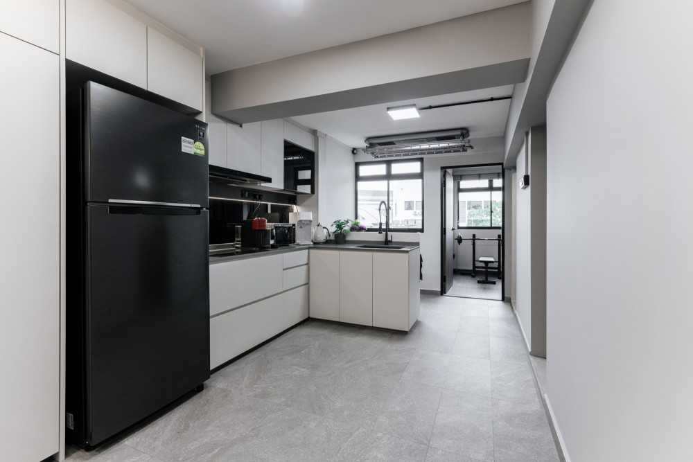 Contemporary Kitchen with Homogeneous Tiles and Kitchen Window