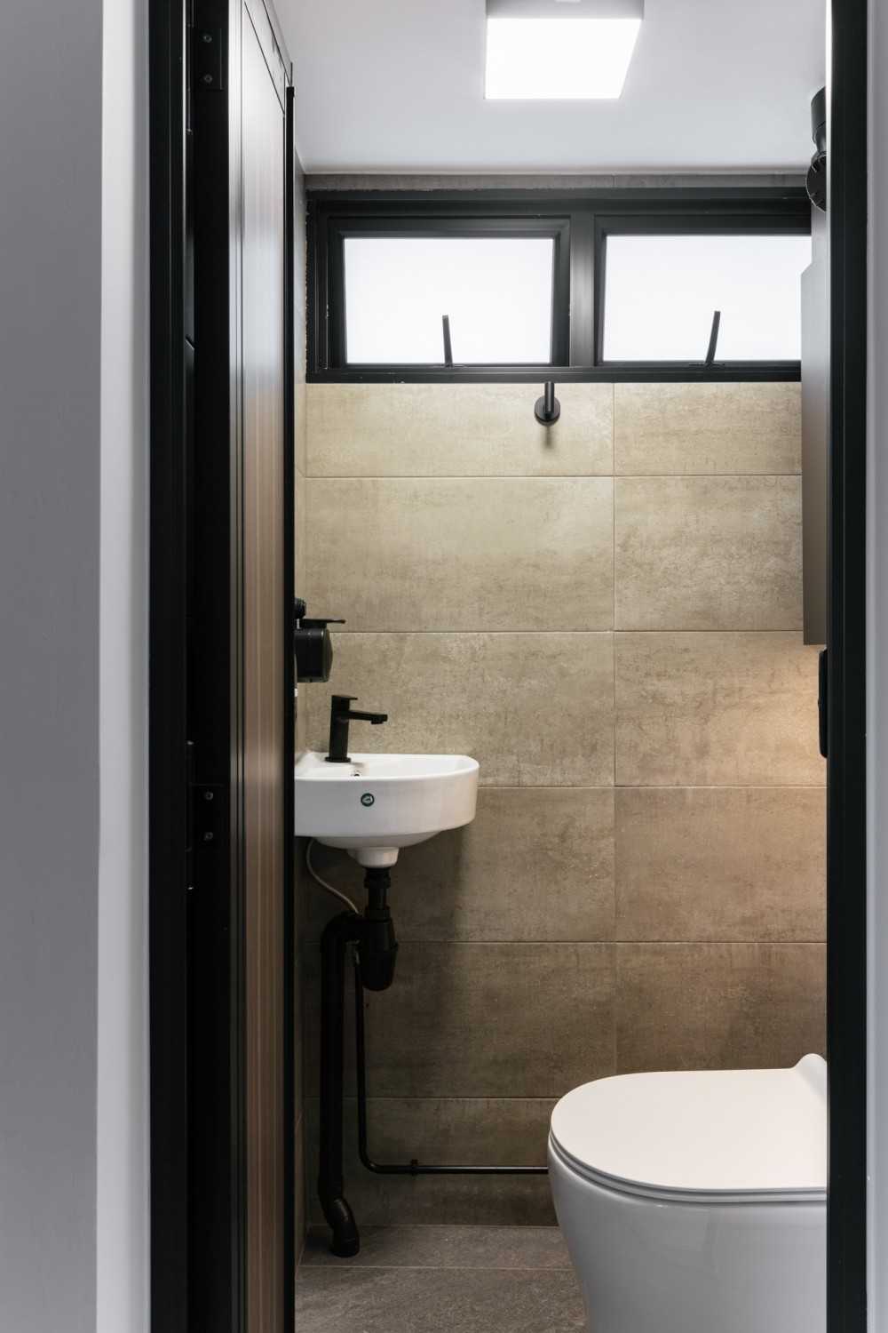 Contemporary Bathroom with Homogeneous Tiles and Bathroom Storage