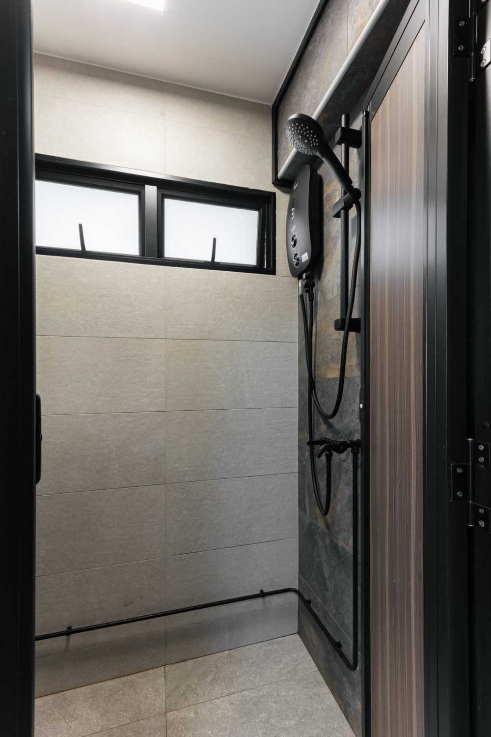 Contemporary Bathroom with Homogeneous Tiles and Feature Wall