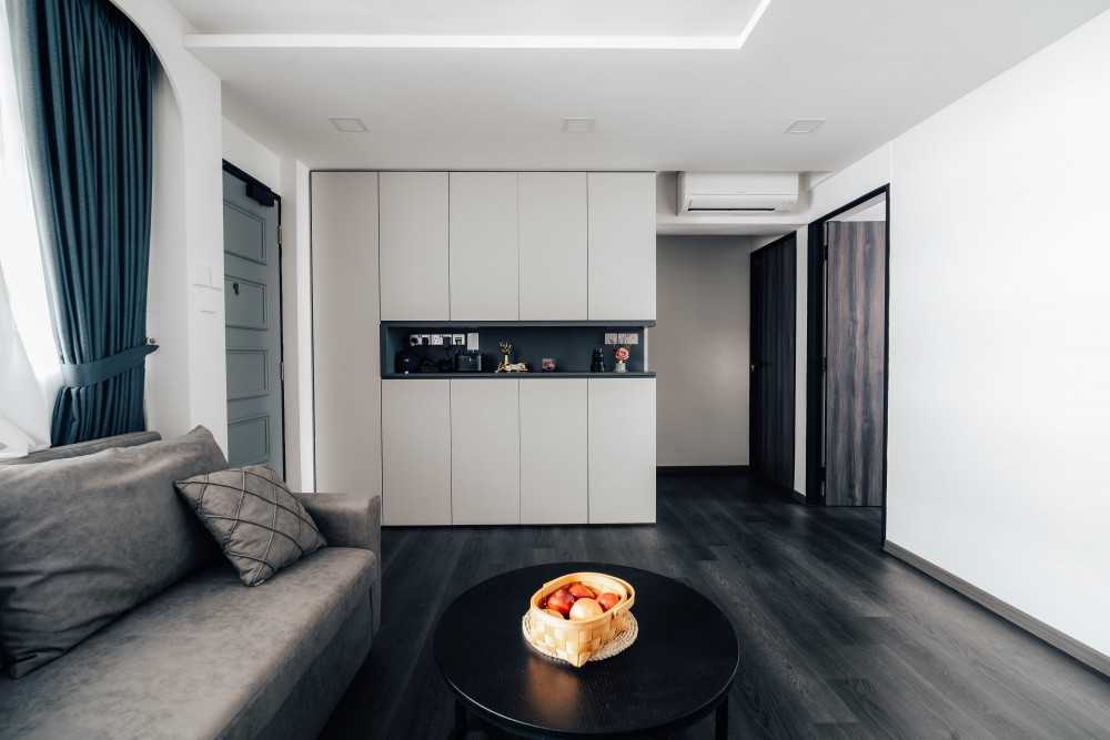 Contemporary Living Room with Vinyl Flooring and Sofa
