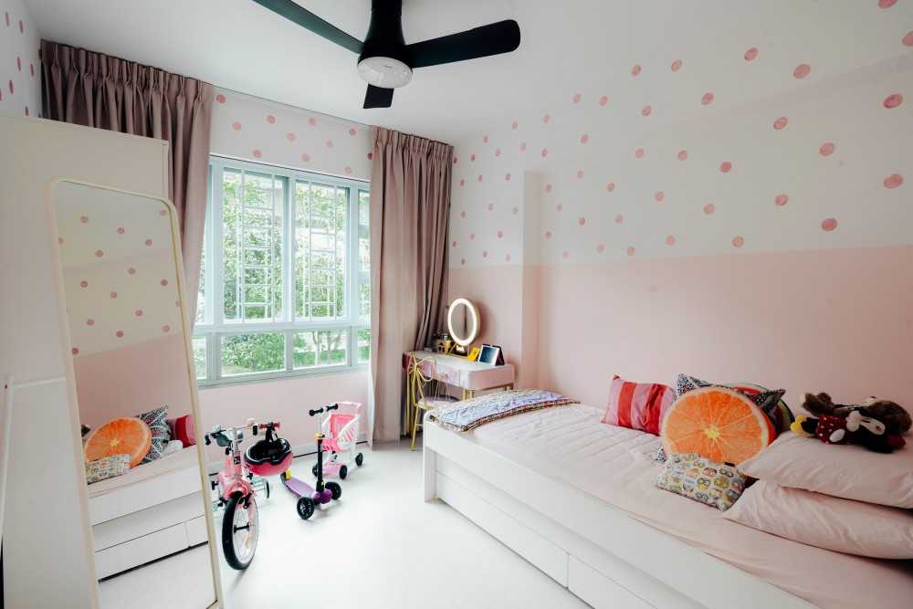 Minimalist Bedroom with Wardrobe and Closet