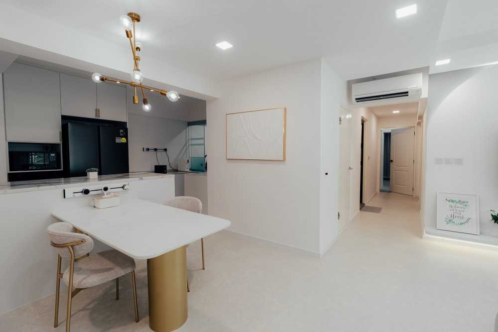 Minimalist Dining Room with Vinyl Flooring and Dining Table
