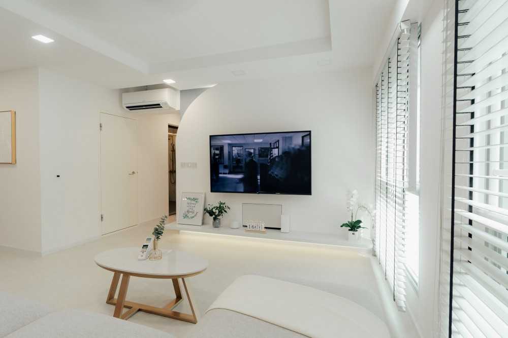 Minimalist Living Room with Vinyl Flooring and Sofa