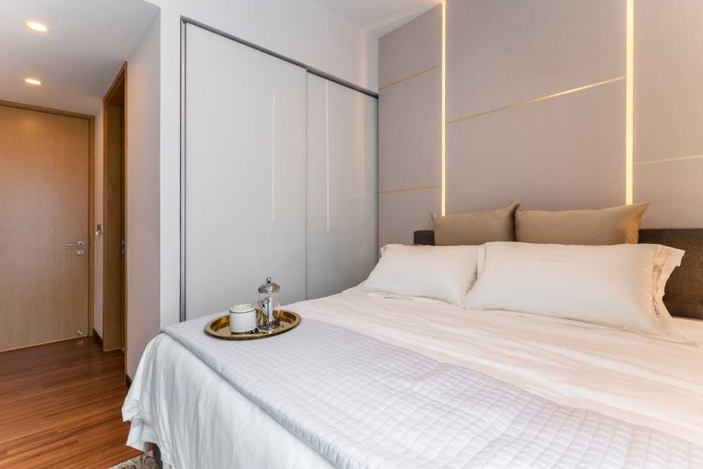 Modern Bedroom with Vinyl Flooring and Wardrobe