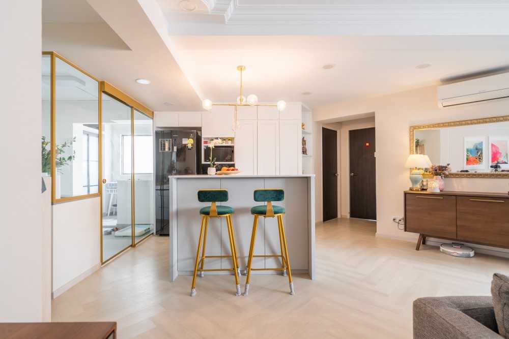 Vintage Home Bar with Countertop and Bar Counter