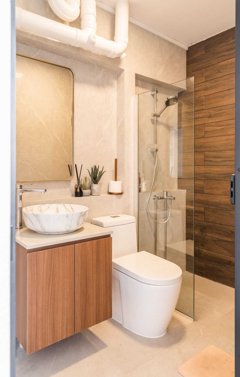 Vintage Bathroom with Homogeneous Tiles and Mirror