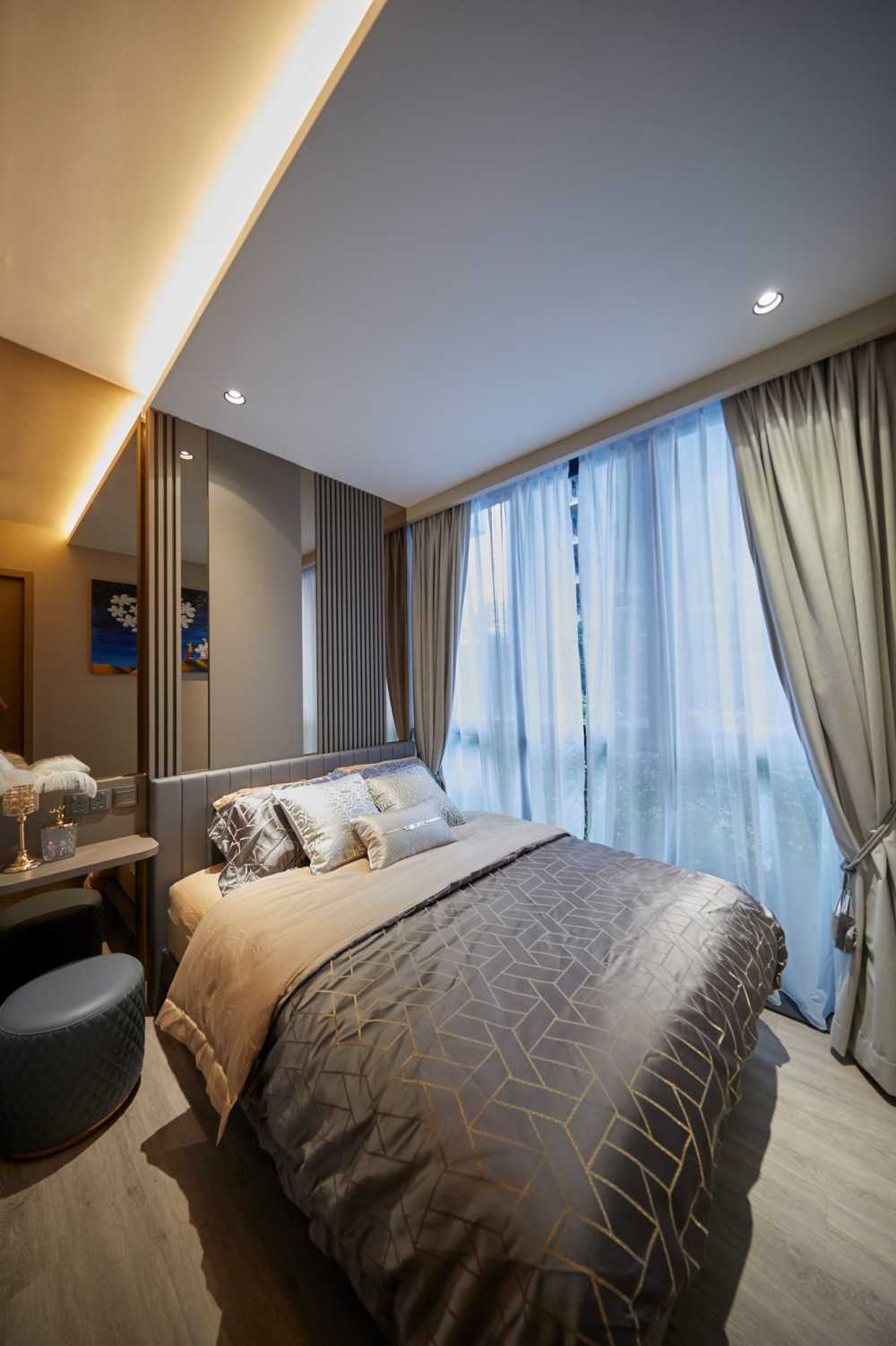 Modern Bedroom with Feature Wall and Wardrobe