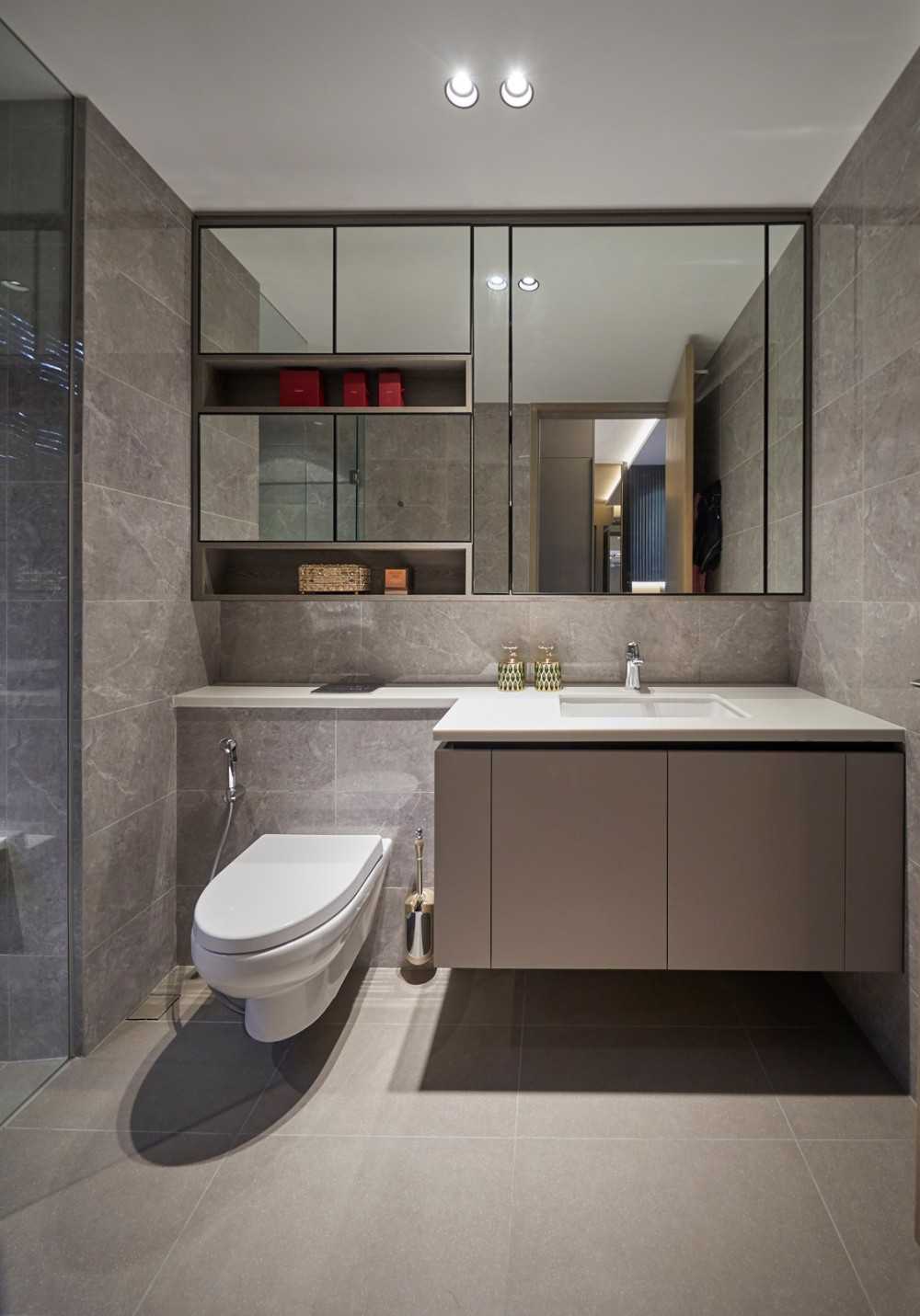 Modern Bathroom with Mirror and Paintings