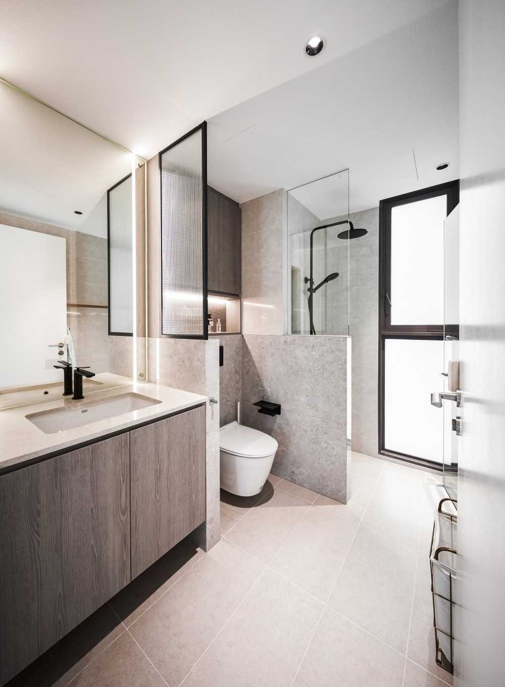 Contemporary Bathroom with Mirror and Shower Screen