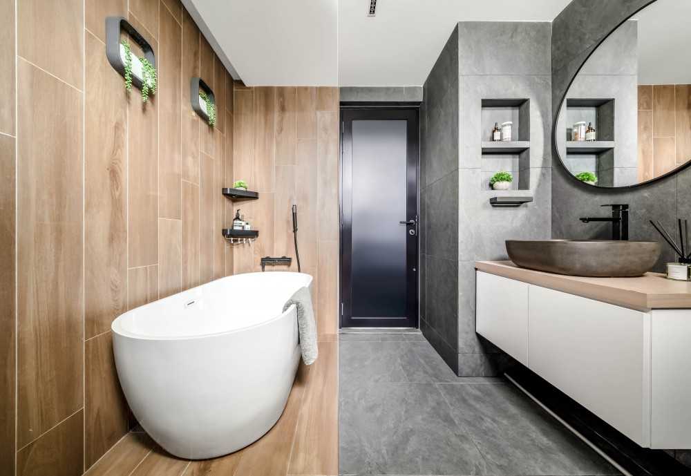 Scandinavian Bathroom with Mirror and Bathtub