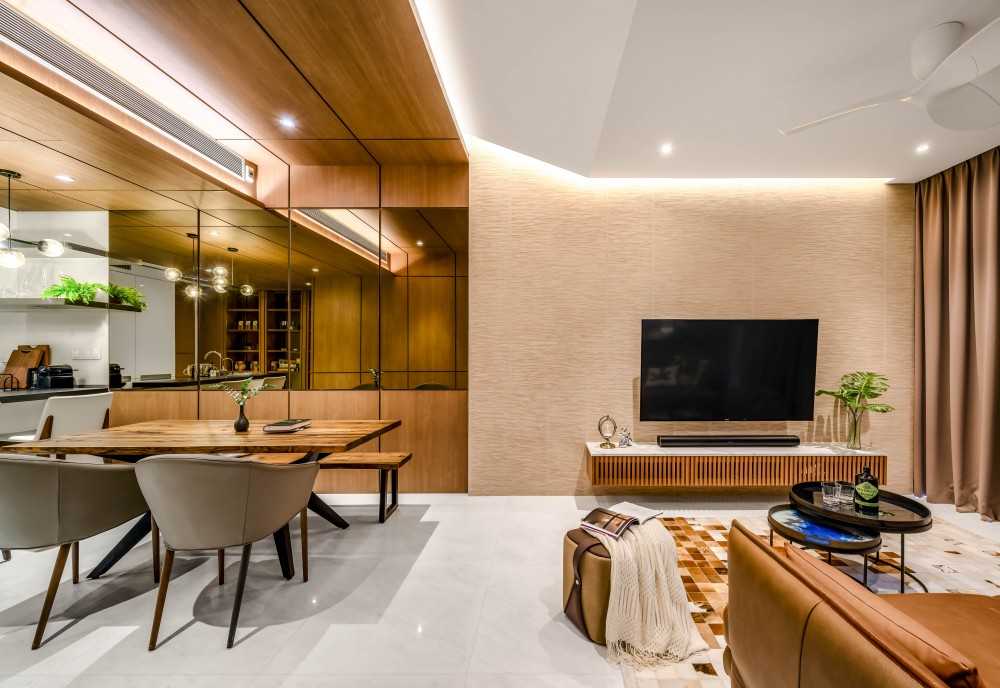 Contemporary Dining Room with Dining Table and Dining Chairs